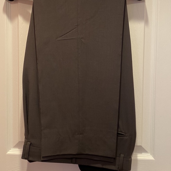 Suit including top and pants - Picture 4 of 4